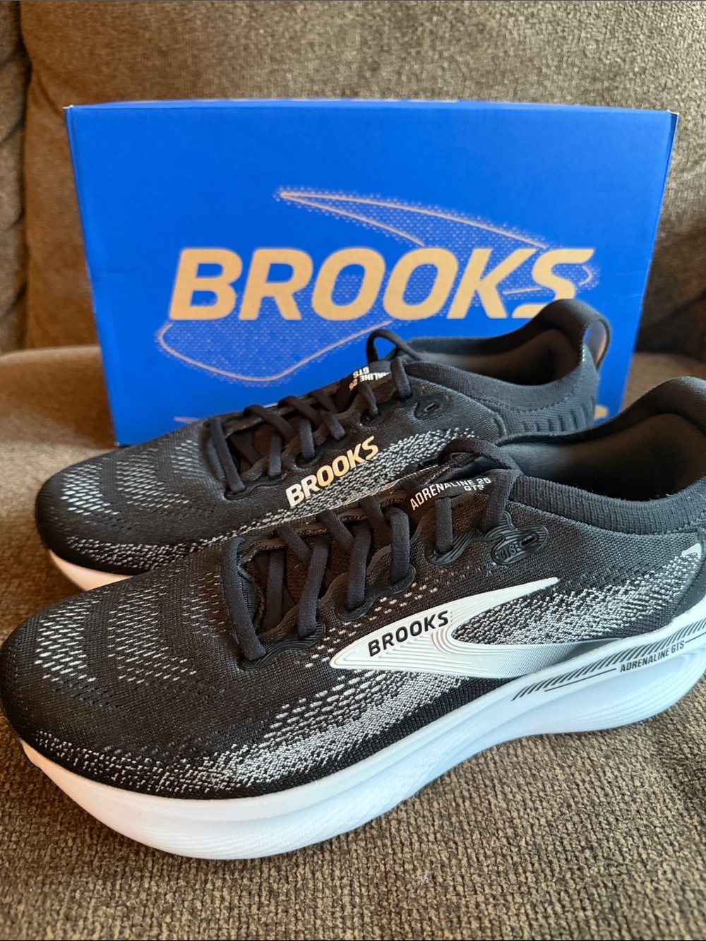 Brooks Adrenaline GTS 25 Wide (NWT)